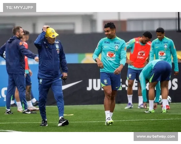 卡塞米罗：不要急于给埃斯特旺施加压力 需要循序渐进